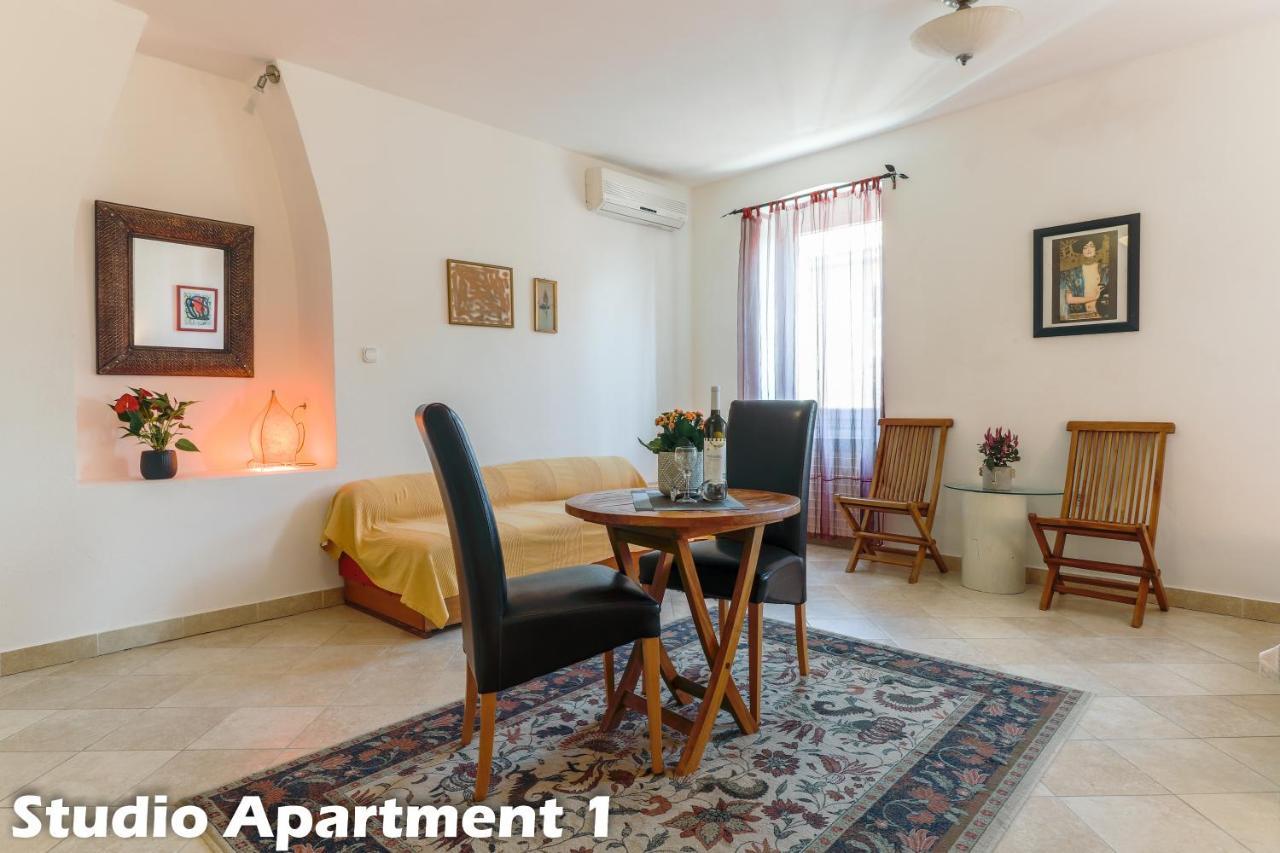 Art Apartments Vrsar Bagian luar foto