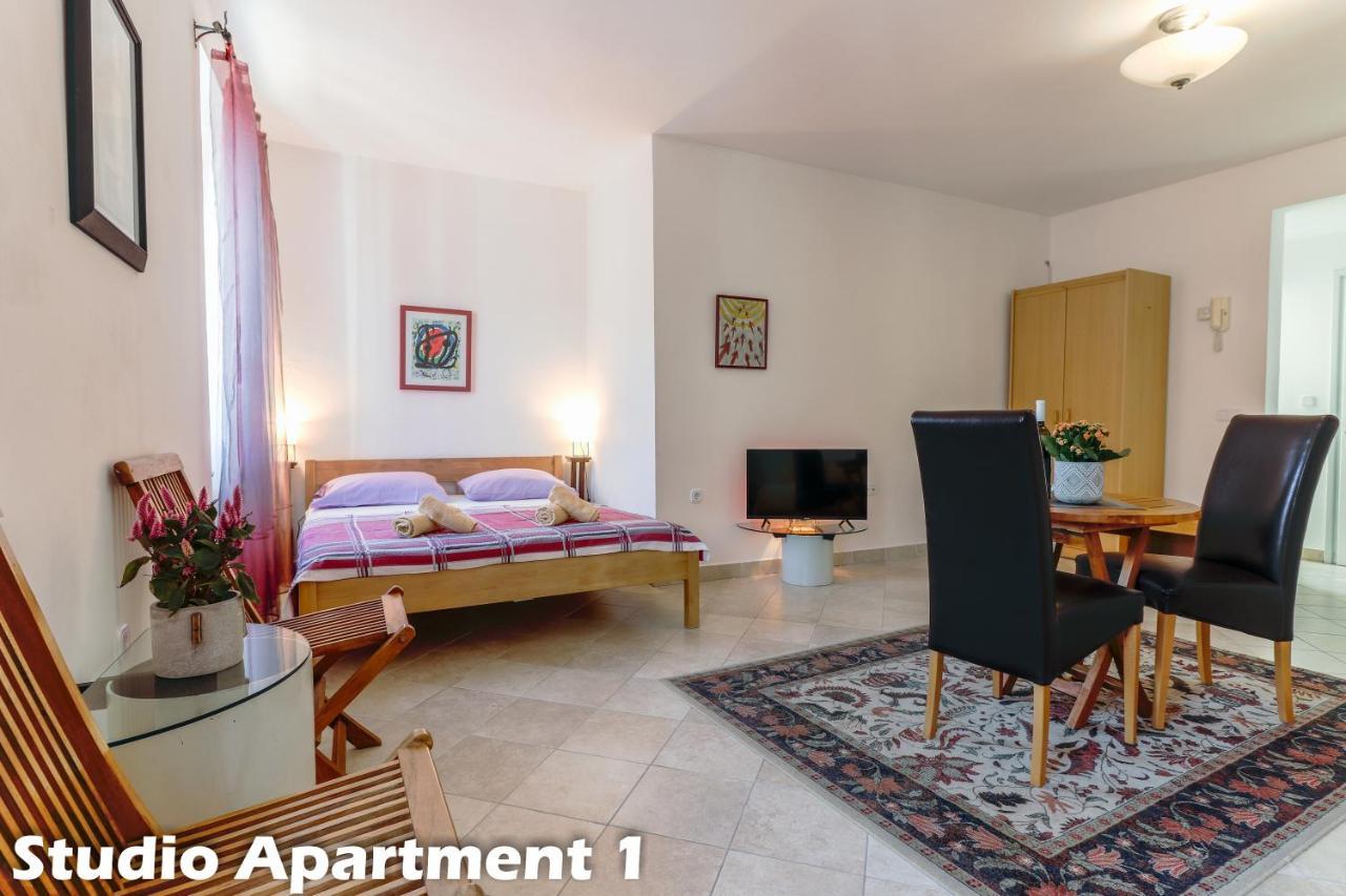 Art Apartments Vrsar Bagian luar foto